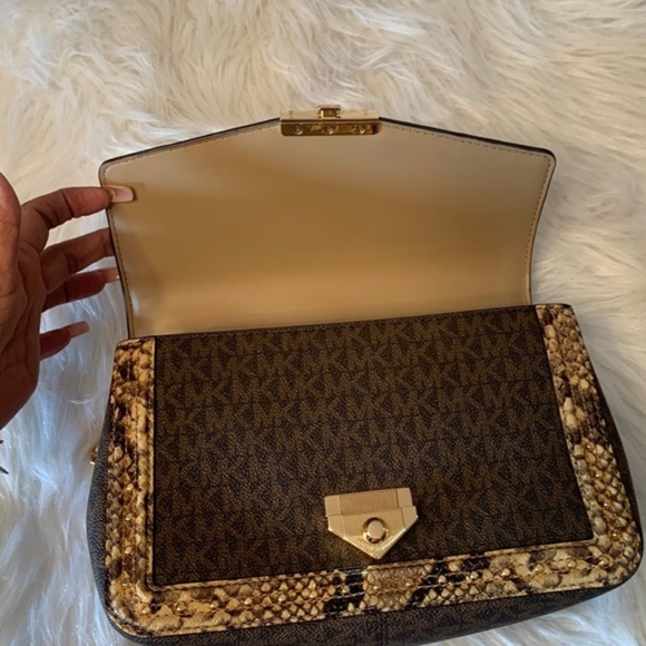 MICHAEL Michael Kors Soho Crossbody. - Picture 4 of 8